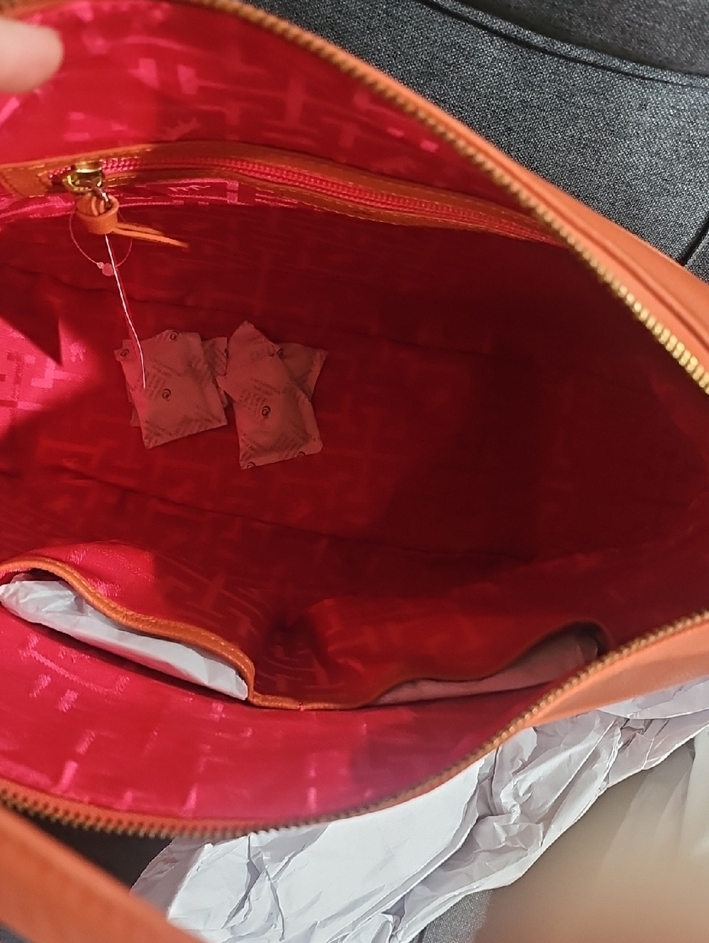 Elaine Turner Orange Leather Shoulder Bag with Gold Hardware - Picture 4 of 5
